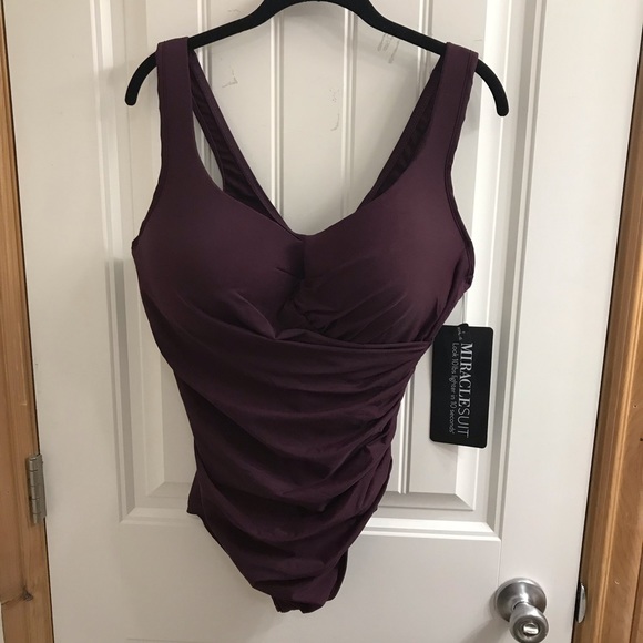 **MIRACLESUIT ESCAPE SWIMSUIT** - Picture 3 of 8